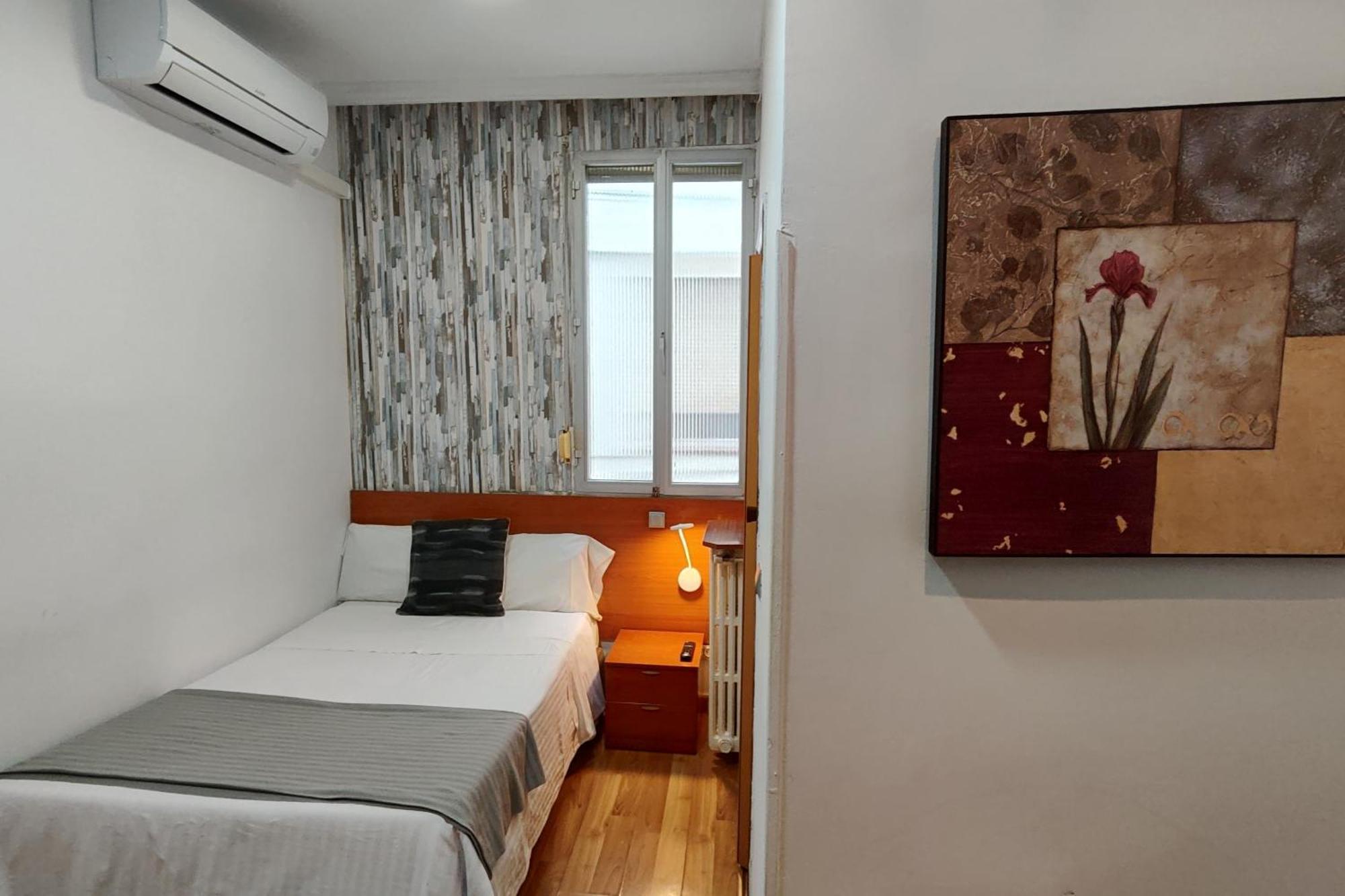 Hostal Cervantes — Photos 3